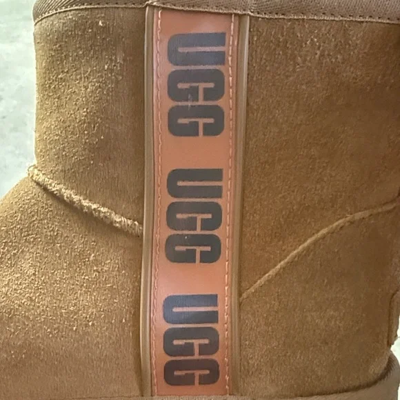 UGG Cream Sheepskin Boots - Picture 2 of 8